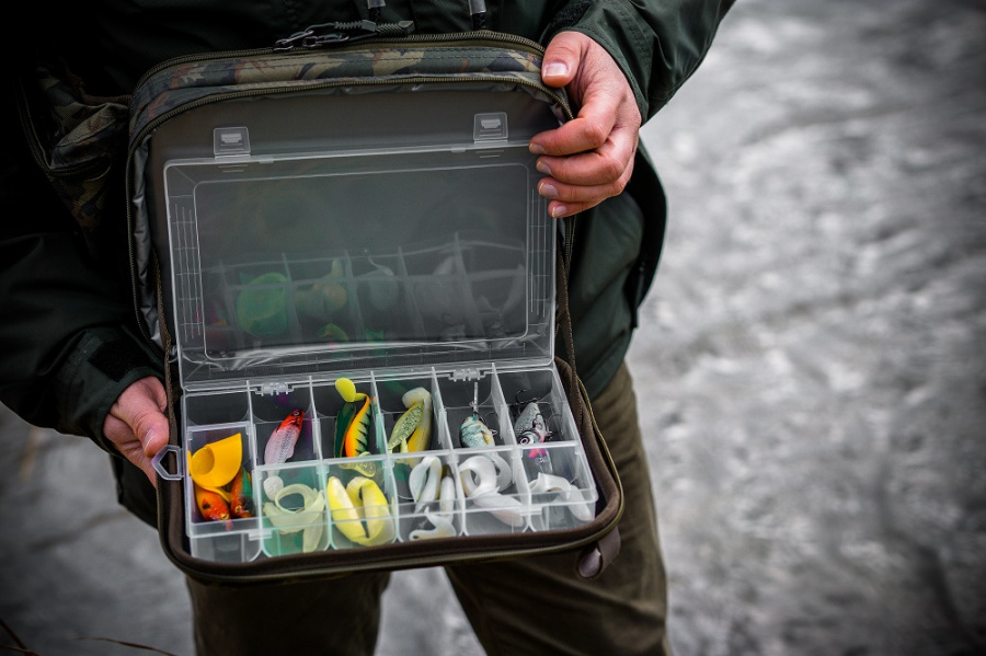 AKCE GIANTS FISHING Vláčecí taška Spinning Bag Gaube + pouzdro na doklady