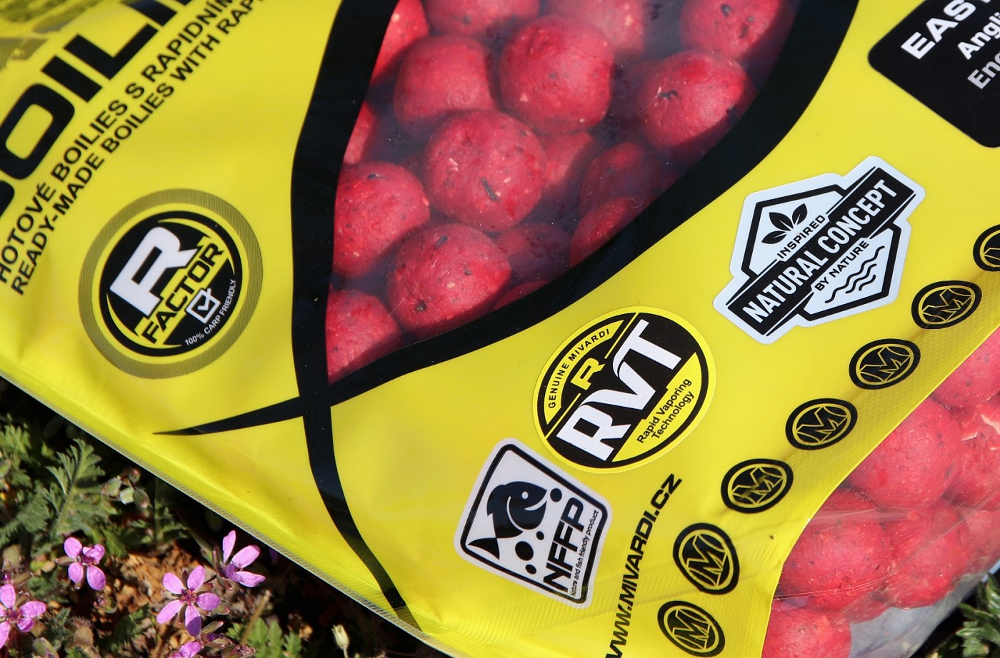 MIVARDI Rapid Rapid Easy Catch Anglická jahoda 950gr 24mm