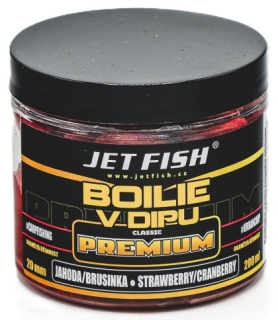 JET FISH Boilie v dipu Premium Clasicc Jahoda / Brusinka 200ml 20mm