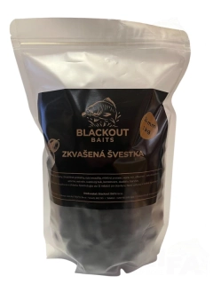 BLACKOUT BAITS Boilies Zkvašená švestka 1kg 20mm